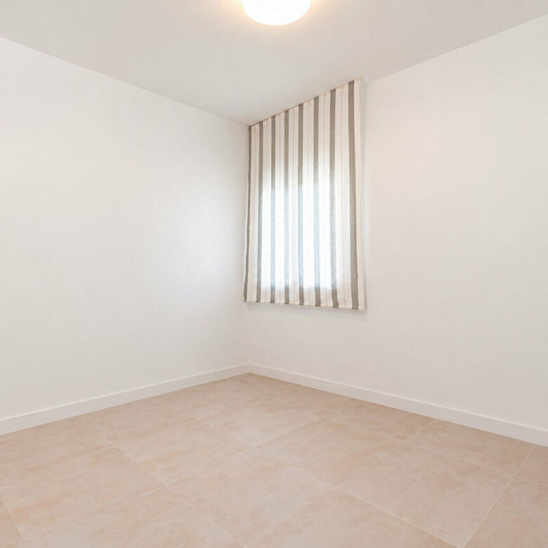 FOR SALE 🏡 Renovated Garden Apartment with Tourist Licence Opposite the Shopping Centre – Guadalmina Alta, San Pedro 🇪🇸