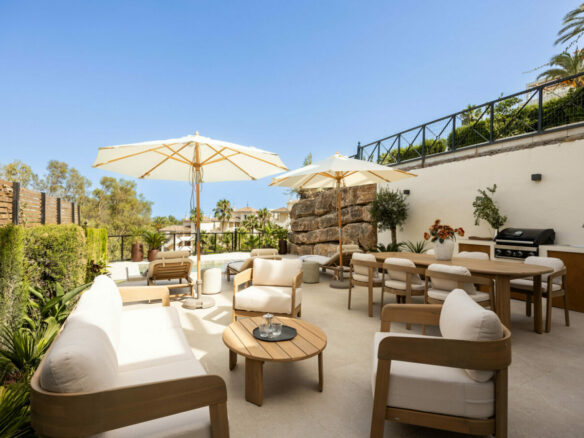 FOR SALE 🏡 Newly Renovated Ground-Floor Apartment with Private Terrace and Plunge Pool – Nueva Andalucía, Marbella 🇪🇸