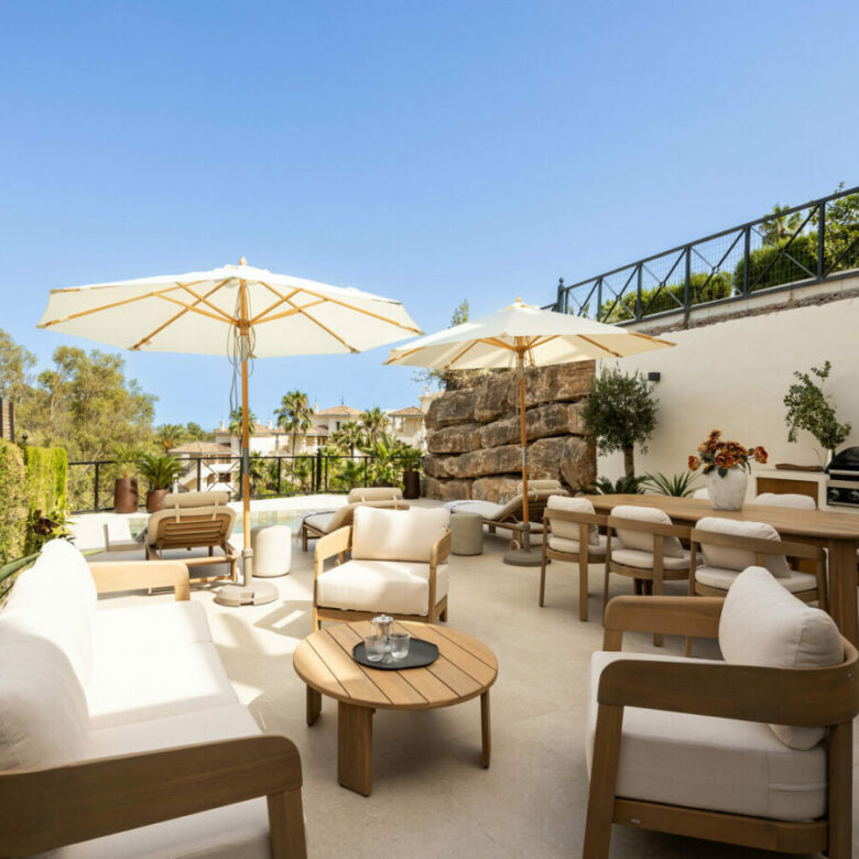 FOR SALE 🏡 Newly Renovated Ground-Floor Apartment with Private Terrace and Plunge Pool – Nueva Andalucía, Marbella 🇪🇸