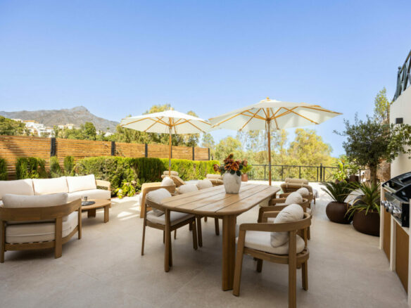 FOR SALE 🏡 Newly Renovated Ground-Floor Apartment with Private Terrace and Plunge Pool – Nueva Andalucía, Marbella 🇪🇸