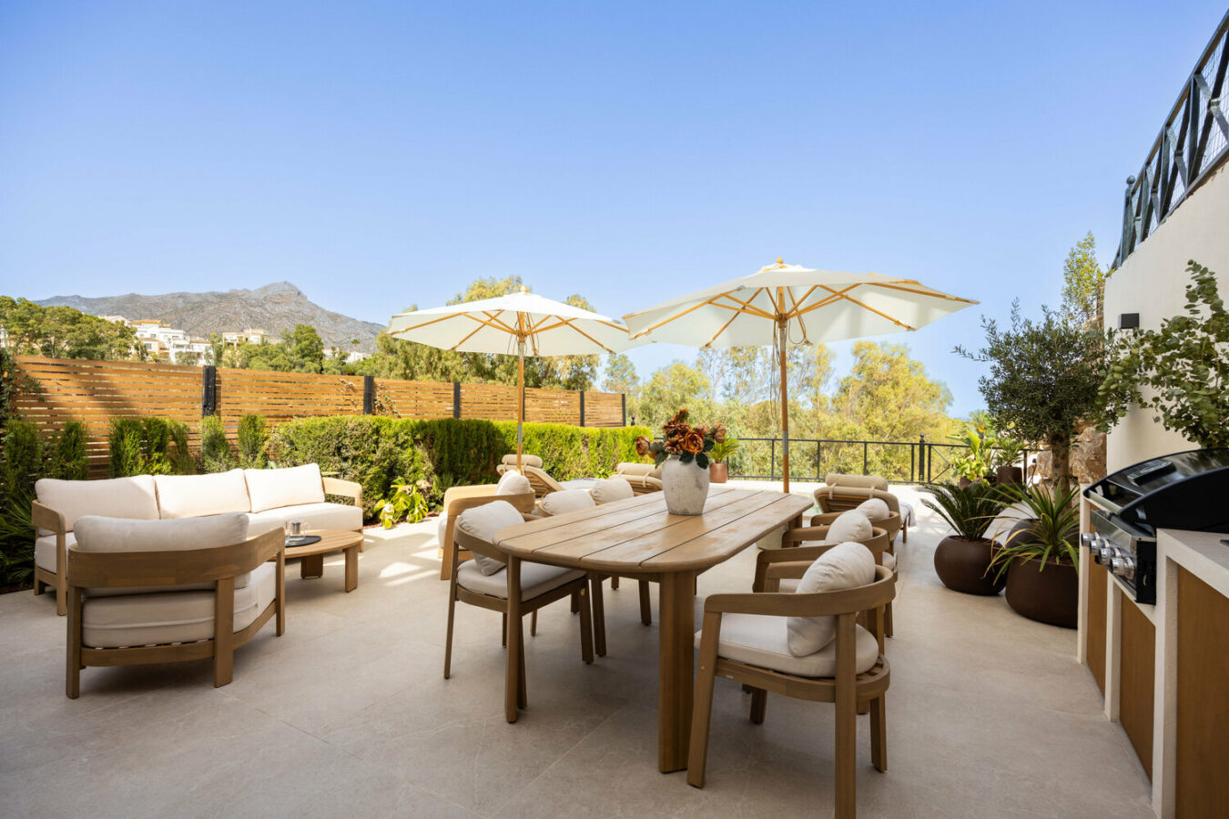 FOR SALE 🏡 Newly Renovated Ground-Floor Apartment with Private Terrace and Plunge Pool – Nueva Andalucía, Marbella 🇪🇸