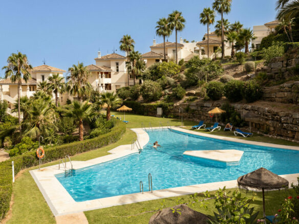 FOR SALE 🏡 Newly Renovated Ground-Floor Apartment with Private Terrace and Plunge Pool – Nueva Andalucía, Marbella 🇪🇸