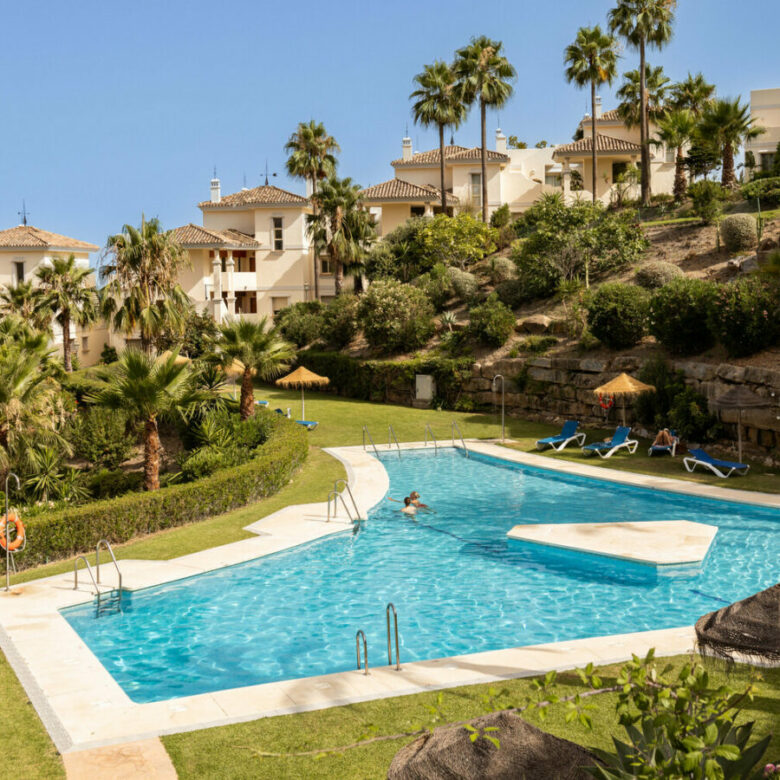 FOR SALE 🏡 Newly Renovated Ground-Floor Apartment with Private Terrace and Plunge Pool – Nueva Andalucía, Marbella 🇪🇸