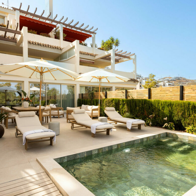 FOR SALE 🏡 Newly Renovated Ground-Floor Apartment with Private Terrace and Plunge Pool – Nueva Andalucía, Marbella 🇪🇸