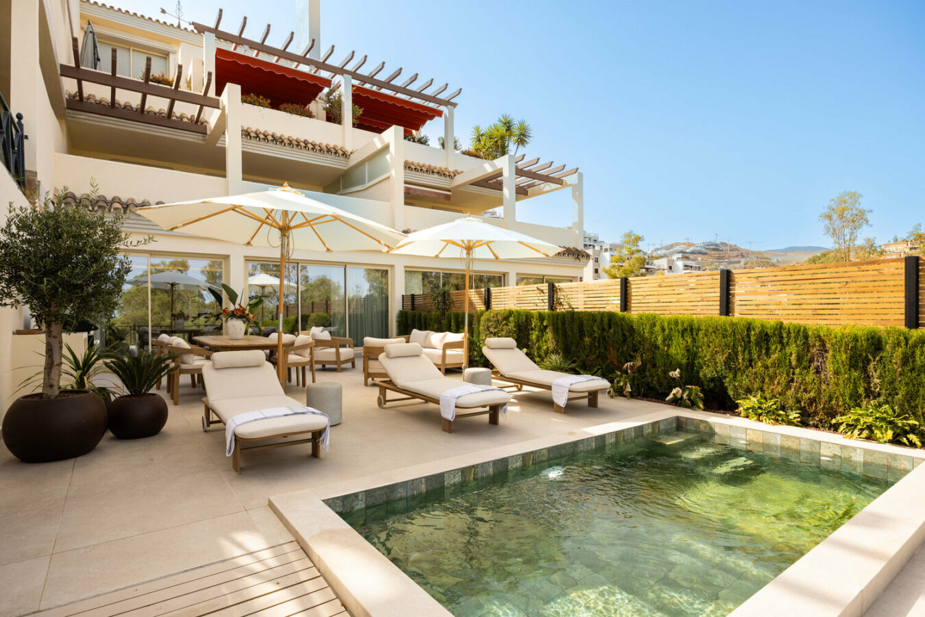 FOR SALE 🏡 Newly Renovated Ground-Floor Apartment with Private Terrace and Plunge Pool – Nueva Andalucía, Marbella 🇪🇸