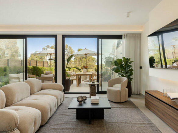 FOR SALE 🏡 Newly Renovated Ground-Floor Apartment with Private Terrace and Plunge Pool – Nueva Andalucía, Marbella 🇪🇸