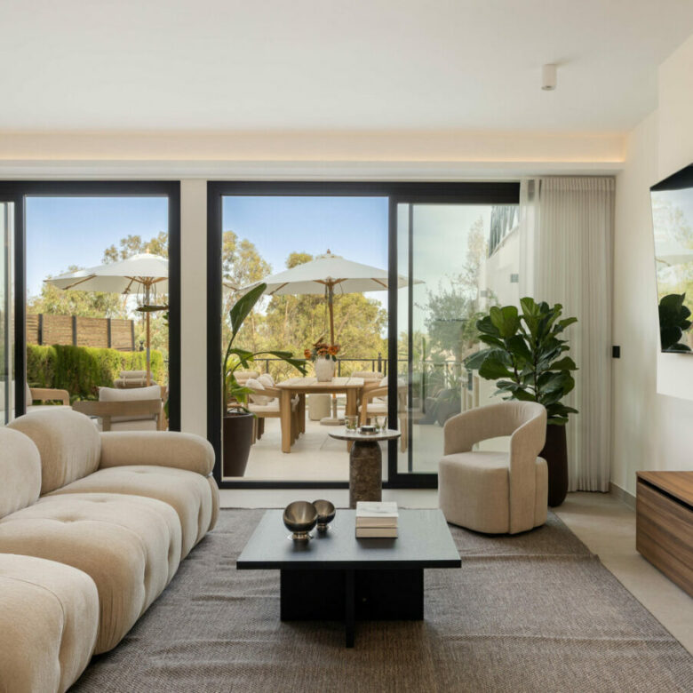 FOR SALE 🏡 Newly Renovated Ground-Floor Apartment with Private Terrace and Plunge Pool – Nueva Andalucía, Marbella 🇪🇸