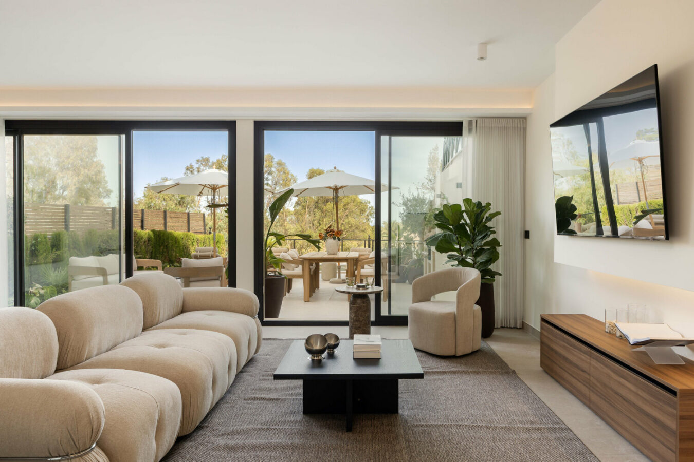 FOR SALE 🏡 Newly Renovated Ground-Floor Apartment with Private Terrace and Plunge Pool – Nueva Andalucía, Marbella 🇪🇸
