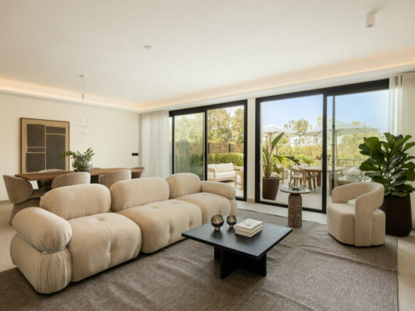 FOR SALE 🏡 Newly Renovated Ground-Floor Apartment with Private Terrace and Plunge Pool – Nueva Andalucía, Marbella 🇪🇸