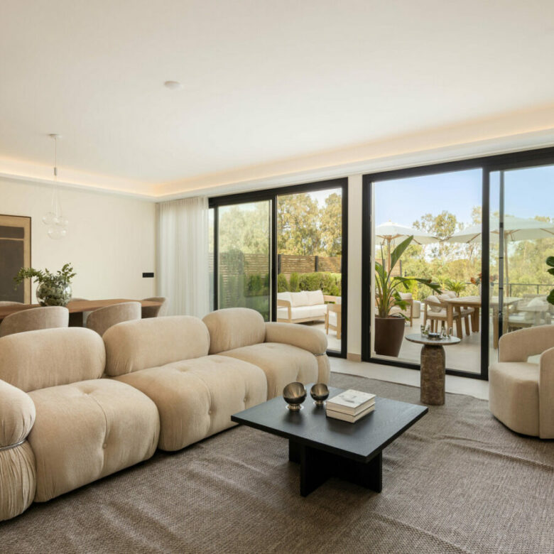 FOR SALE 🏡 Newly Renovated Ground-Floor Apartment with Private Terrace and Plunge Pool – Nueva Andalucía, Marbella 🇪🇸