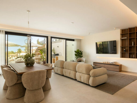 FOR SALE 🏡 Newly Renovated Ground-Floor Apartment with Private Terrace and Plunge Pool – Nueva Andalucía, Marbella 🇪🇸