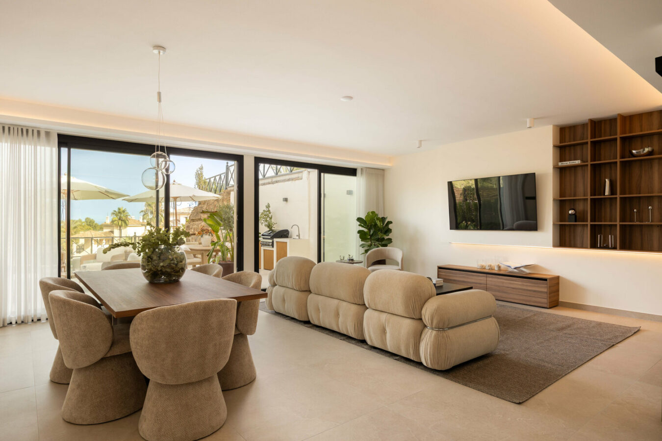 FOR SALE 🏡 Newly Renovated Ground-Floor Apartment with Private Terrace and Plunge Pool – Nueva Andalucía, Marbella 🇪🇸