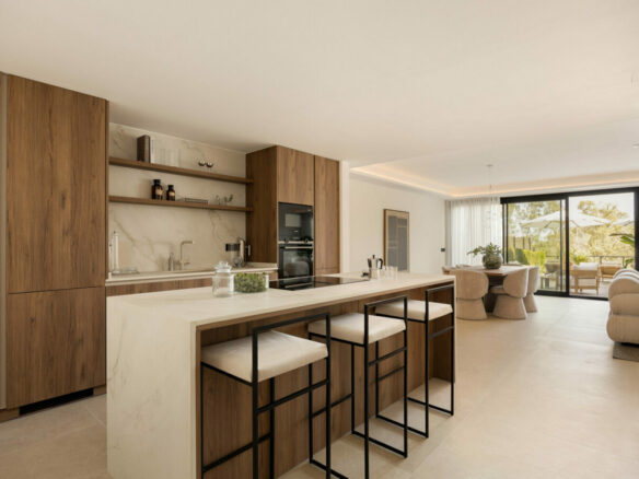 FOR SALE 🏡 Newly Renovated Ground-Floor Apartment with Private Terrace and Plunge Pool – Nueva Andalucía, Marbella 🇪🇸
