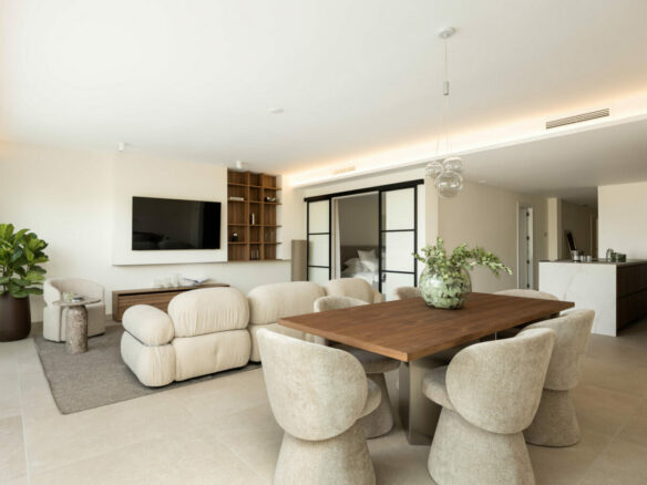 FOR SALE 🏡 Newly Renovated Ground-Floor Apartment with Private Terrace and Plunge Pool – Nueva Andalucía, Marbella 🇪🇸