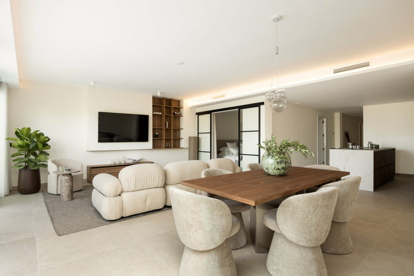 FOR SALE 🏡 Newly Renovated Ground-Floor Apartment with Private Terrace and Plunge Pool – Nueva Andalucía, Marbella 🇪🇸