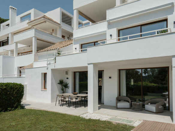 FOR SALE 🏡 Fully Renovated Garden Duplex with Private Garden next to the Golf – Los Naranjos, Nueva Andalucía, Marbella 🇪🇸
