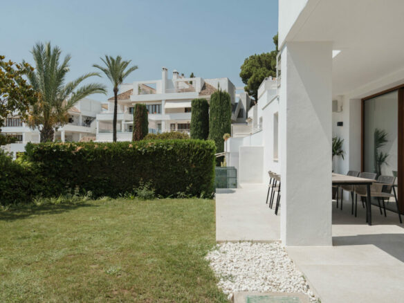 FOR SALE 🏡 Fully Renovated Garden Duplex with Private Garden next to the Golf – Los Naranjos, Nueva Andalucía, Marbella 🇪🇸