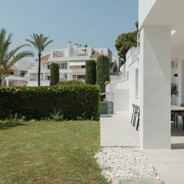FOR SALE 🏡 Fully Renovated Garden Duplex with Private Garden next to the Golf – Los Naranjos, Nueva Andalucía, Marbella 🇪🇸