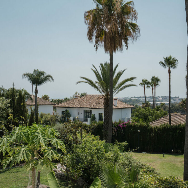 FOR SALE 🏡 Fully Renovated Garden Duplex with Private Garden next to the Golf – Los Naranjos, Nueva Andalucía, Marbella 🇪🇸