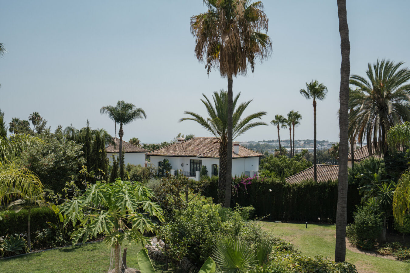 FOR SALE 🏡 Fully Renovated Garden Duplex with Private Garden next to the Golf – Los Naranjos, Nueva Andalucía, Marbella 🇪🇸