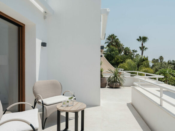 FOR SALE 🏡 Fully Renovated Garden Duplex with Private Garden next to the Golf – Los Naranjos, Nueva Andalucía, Marbella 🇪🇸