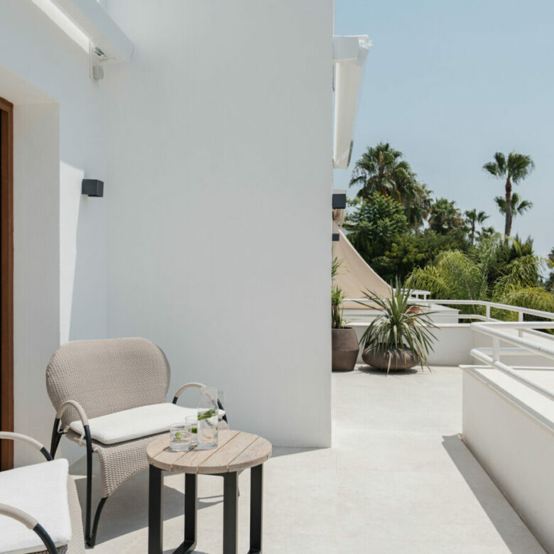 FOR SALE 🏡 Fully Renovated Garden Duplex with Private Garden next to the Golf – Los Naranjos, Nueva Andalucía, Marbella 🇪🇸