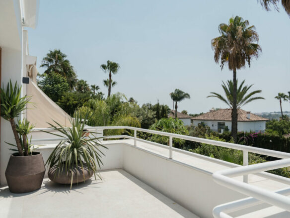 FOR SALE 🏡 Fully Renovated Garden Duplex with Private Garden next to the Golf – Los Naranjos, Nueva Andalucía, Marbella 🇪🇸