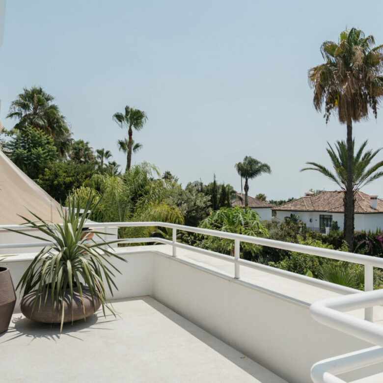 FOR SALE 🏡 Fully Renovated Garden Duplex with Private Garden next to the Golf – Los Naranjos, Nueva Andalucía, Marbella 🇪🇸