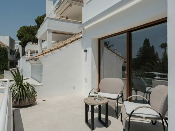 FOR SALE 🏡 Fully Renovated Garden Duplex with Private Garden next to the Golf – Los Naranjos, Nueva Andalucía, Marbella 🇪🇸