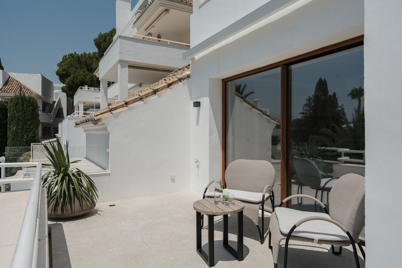 FOR SALE 🏡 Fully Renovated Garden Duplex with Private Garden next to the Golf – Los Naranjos, Nueva Andalucía, Marbella 🇪🇸