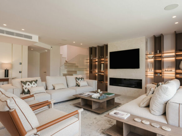 FOR SALE 🏡 Fully Renovated Garden Duplex with Private Garden next to the Golf – Los Naranjos, Nueva Andalucía, Marbella 🇪🇸