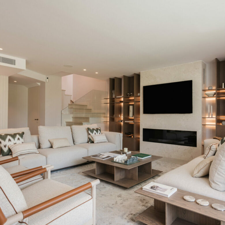FOR SALE 🏡 Fully Renovated Garden Duplex with Private Garden next to the Golf – Los Naranjos, Nueva Andalucía, Marbella 🇪🇸