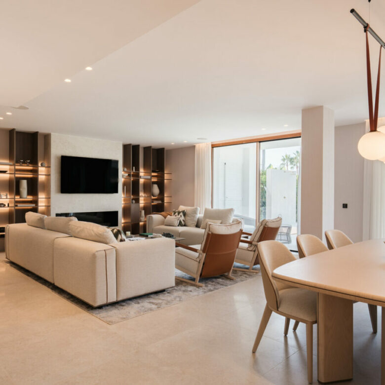 FOR SALE 🏡 Fully Renovated Garden Duplex with Private Garden next to the Golf – Los Naranjos, Nueva Andalucía, Marbella 🇪🇸