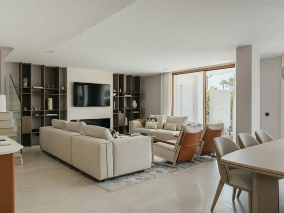 FOR SALE 🏡 Fully Renovated Garden Duplex with Private Garden next to the Golf – Los Naranjos, Nueva Andalucía, Marbella 🇪🇸