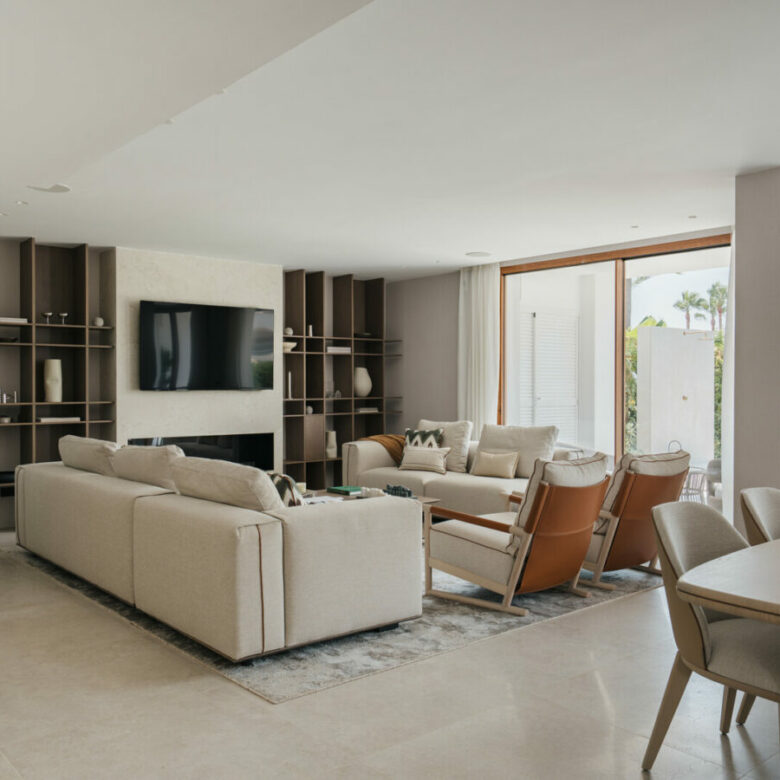 FOR SALE 🏡 Fully Renovated Garden Duplex with Private Garden next to the Golf – Los Naranjos, Nueva Andalucía, Marbella 🇪🇸