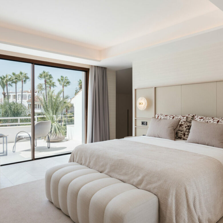 FOR SALE 🏡 Fully Renovated Garden Duplex with Private Garden next to the Golf – Los Naranjos, Nueva Andalucía, Marbella 🇪🇸