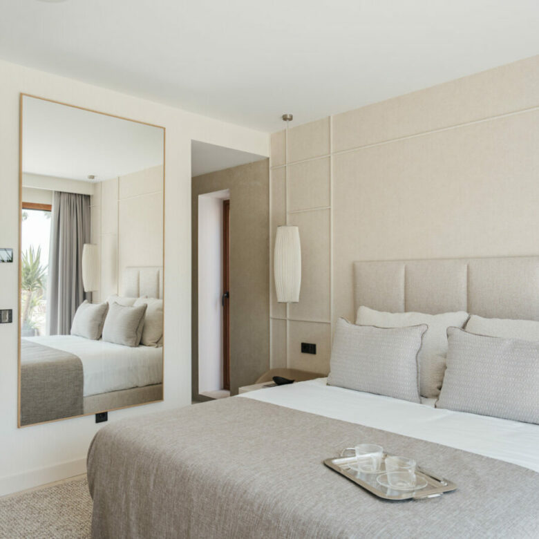 FOR SALE 🏡 Fully Renovated Garden Duplex with Private Garden next to the Golf – Los Naranjos, Nueva Andalucía, Marbella 🇪🇸