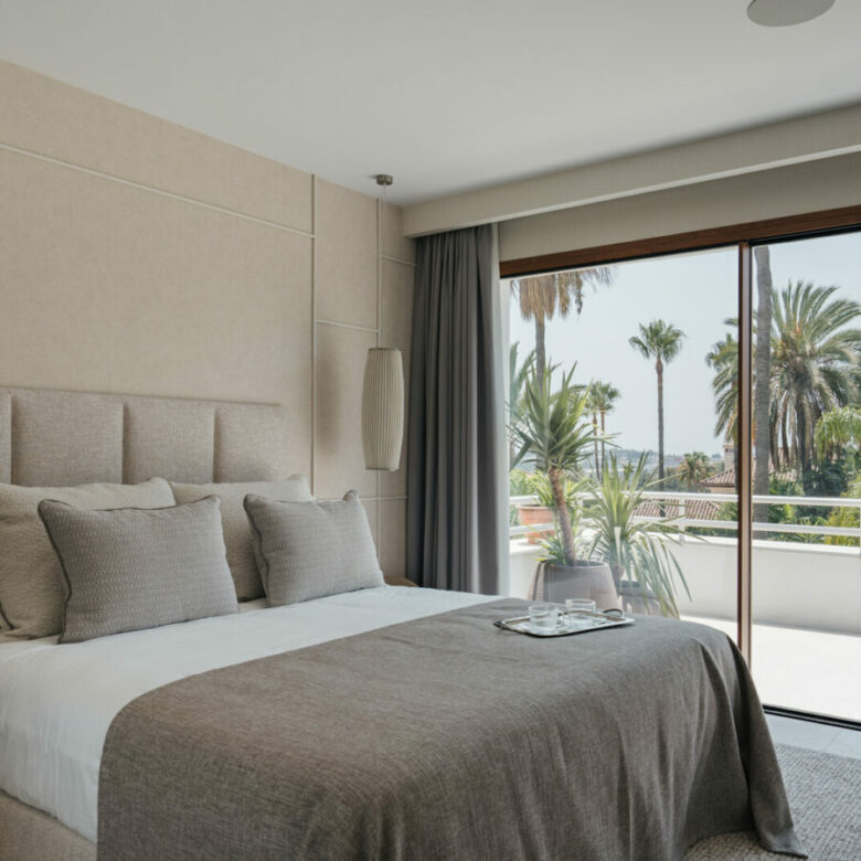 FOR SALE 🏡 Fully Renovated Garden Duplex with Private Garden next to the Golf – Los Naranjos, Nueva Andalucía, Marbella 🇪🇸