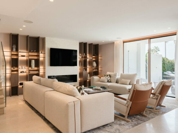 FOR SALE 🏡 Fully Renovated Garden Duplex with Private Garden next to the Golf – Los Naranjos, Nueva Andalucía, Marbella 🇪🇸
