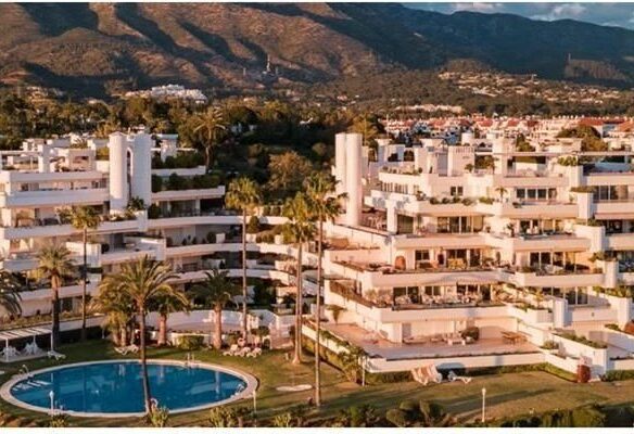 FOR SALE 🏡 Turnkey Three-Bedroom Apartment with Sea Views in a Gated Community – Las Lomas de Marbella Club, Golden Mile, Marbella 🇪🇸