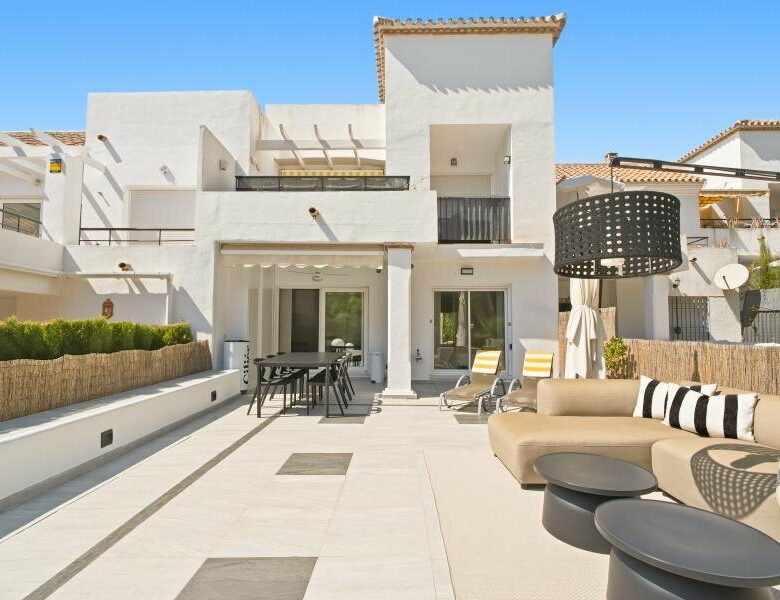 FOR SALE 🏡 South-Facing Ground-Floor Apartment with One of the Largest Terraces in the Complex – Nueva Andalucía, Marbella 🇪🇸
