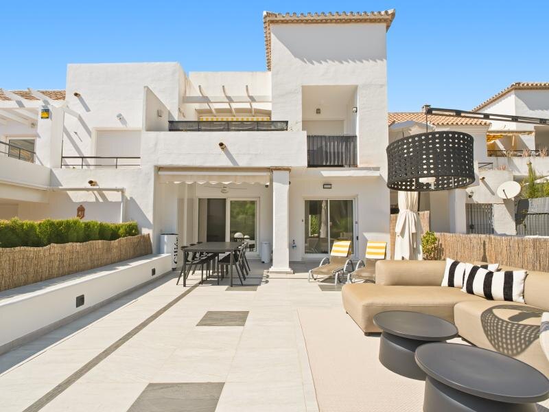 ground-floor-apartment-large-terrace-nueva-andalucia-01 FOR SALE 🏡 South-Facing Ground-Floor Apartment with One of the Largest Terraces in the Complex – Nueva Andalucía, Marbella 🇪🇸