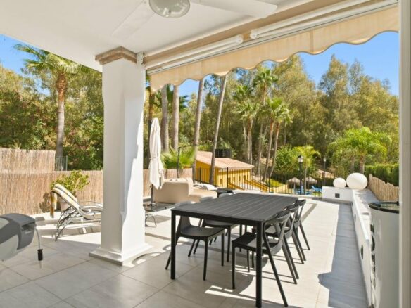 FOR SALE 🏡 South-Facing Ground-Floor Apartment with One of the Largest Terraces in the Complex – Nueva Andalucía, Marbella 🇪🇸