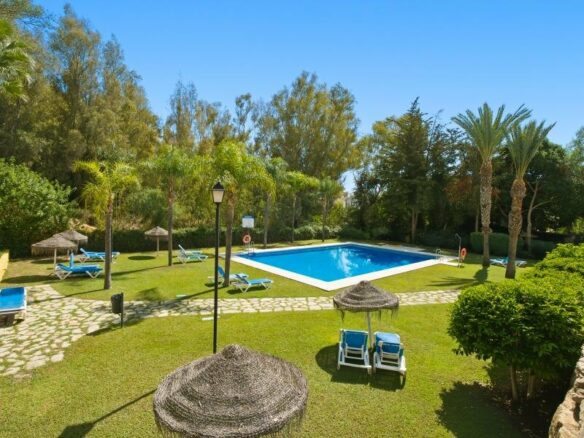 FOR SALE 🏡 South-Facing Ground-Floor Apartment with One of the Largest Terraces in the Complex – Nueva Andalucía, Marbella 🇪🇸