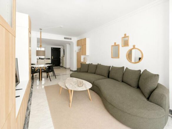 FOR SALE 🏡 South-Facing Ground-Floor Apartment with One of the Largest Terraces in the Complex – Nueva Andalucía, Marbella 🇪🇸