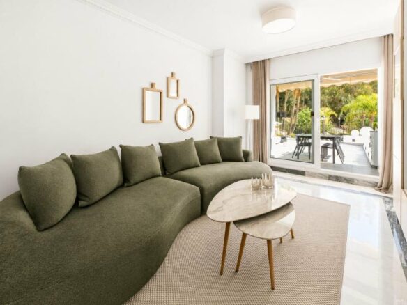 FOR SALE 🏡 South-Facing Ground-Floor Apartment with One of the Largest Terraces in the Complex – Nueva Andalucía, Marbella 🇪🇸