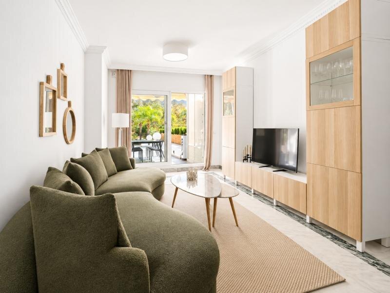 FOR SALE 🏡 South-Facing Ground-Floor Apartment with One of the Largest Terraces in the Complex – Nueva Andalucía, Marbella 🇪🇸
