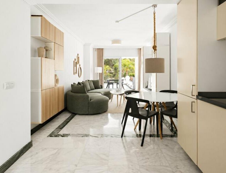 FOR SALE 🏡 South-Facing Ground-Floor Apartment with One of the Largest Terraces in the Complex – Nueva Andalucía, Marbella 🇪🇸