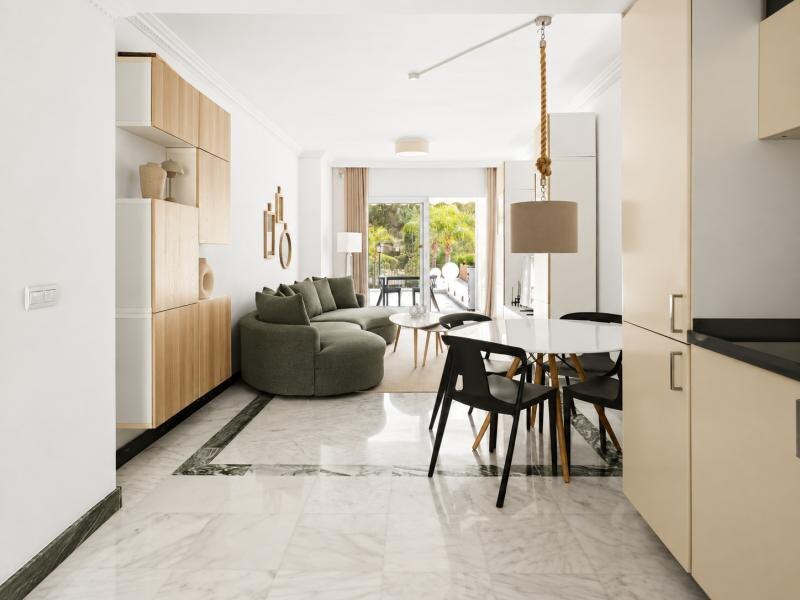 FOR SALE 🏡 South-Facing Ground-Floor Apartment with One of the Largest Terraces in the Complex – Nueva Andalucía, Marbella 🇪🇸