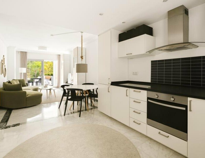FOR SALE 🏡 South-Facing Ground-Floor Apartment with One of the Largest Terraces in the Complex – Nueva Andalucía, Marbella 🇪🇸